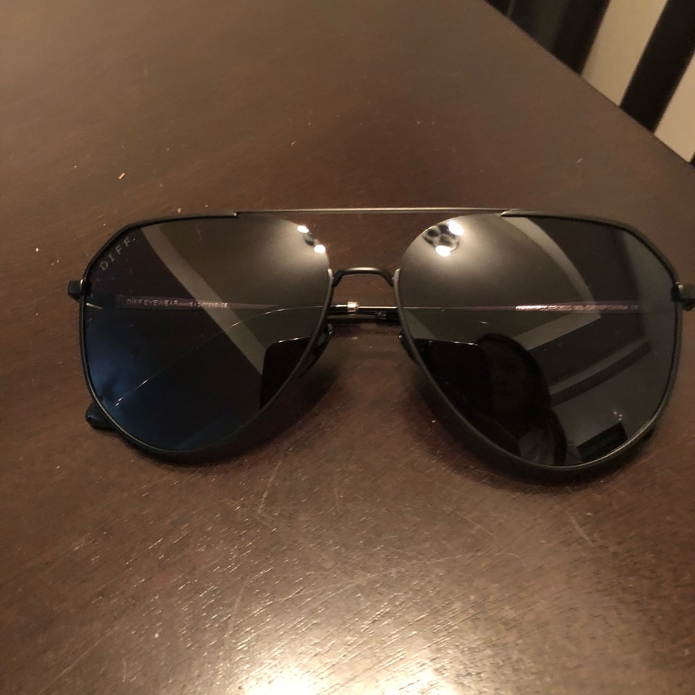 DIFF black polarized aviators